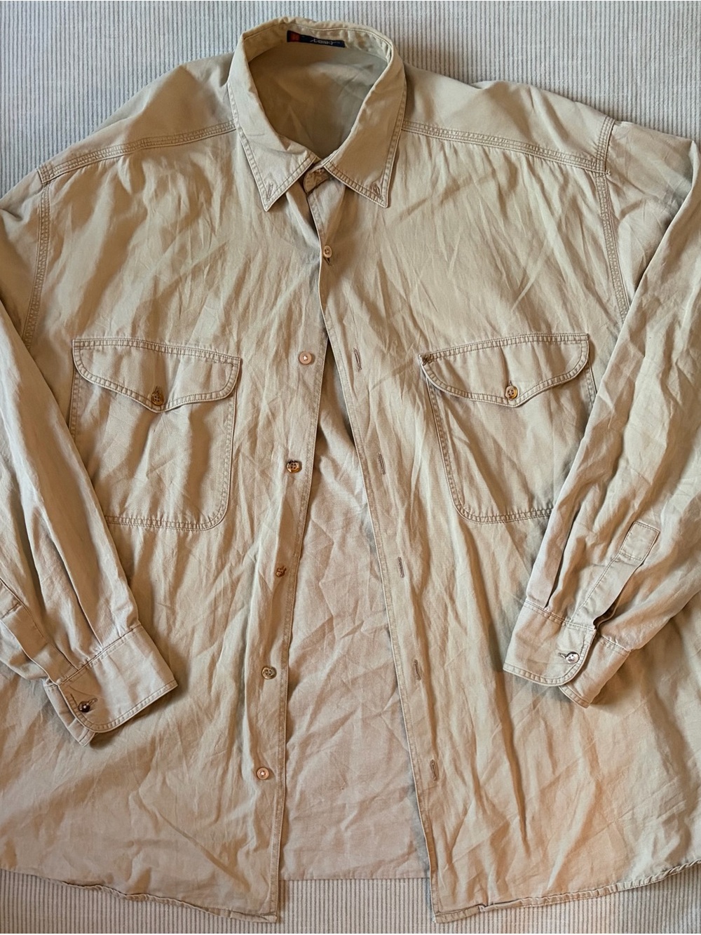 Light Beige Men's Casual Button-Down Shirt with Dual Chest Pockets